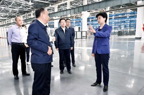 梁惠玲蒞臨九洲集團(tuán)，深入包聯(lián)企業(yè)調(diào)研